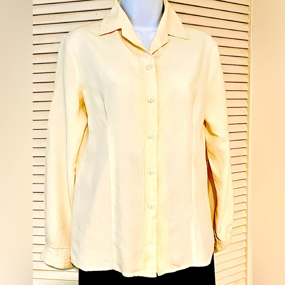 Studio A cream silk blouse w/tucks in front & back long sleeves buttons elegant